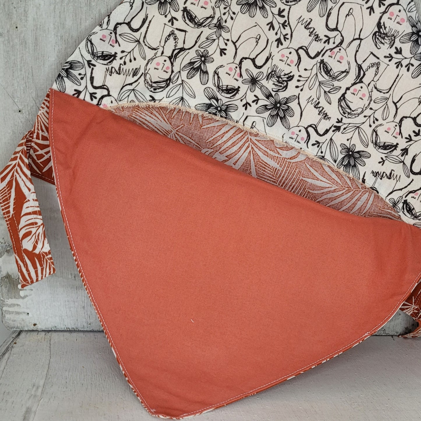 Le bavoir Bandana adulte "Feuillage/Orange"